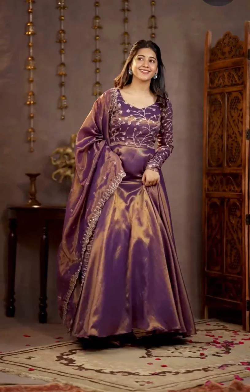 Elegance in Purple: A Regal Ensemble - Image 8