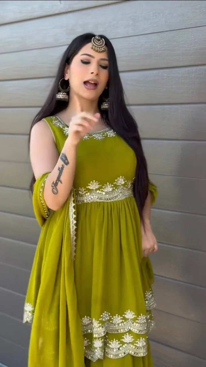 Elegant Green Ethnic Wear Ensemble - Image 2