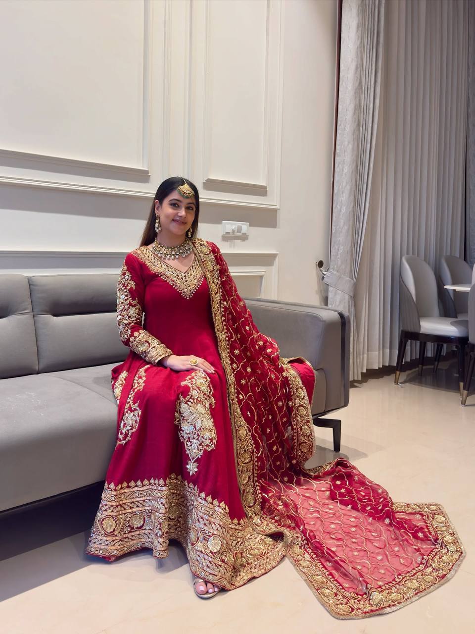 Elegant Radiance: Embrace the Festivity - Image 2