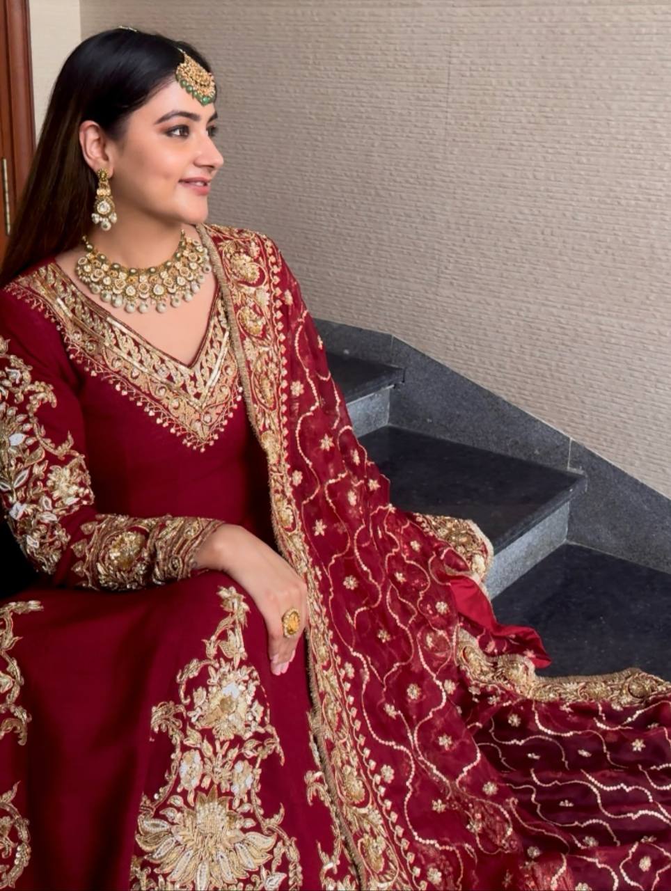 Elegant Radiance: Embrace the Festivity - Image 3