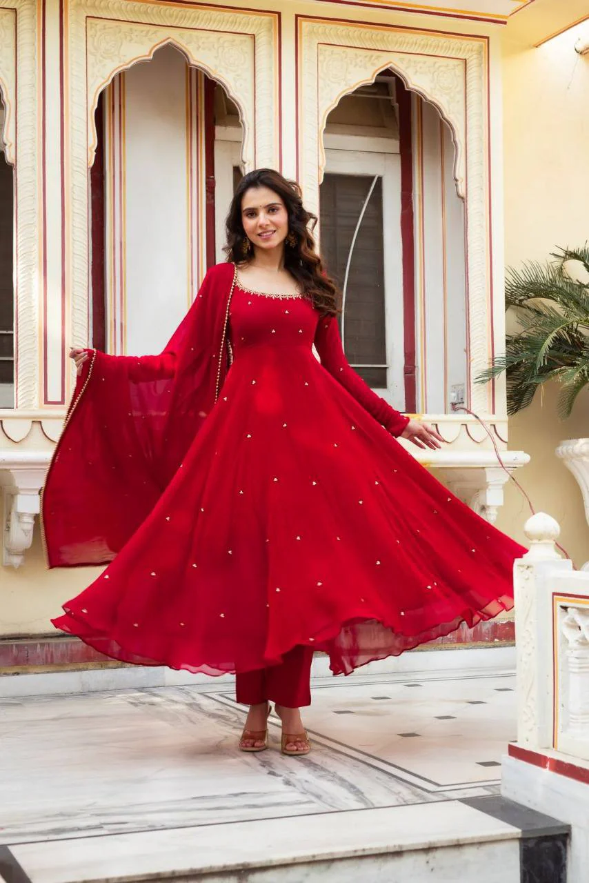 Exquisite Red Outfit for Celebratory Moments - Image 2