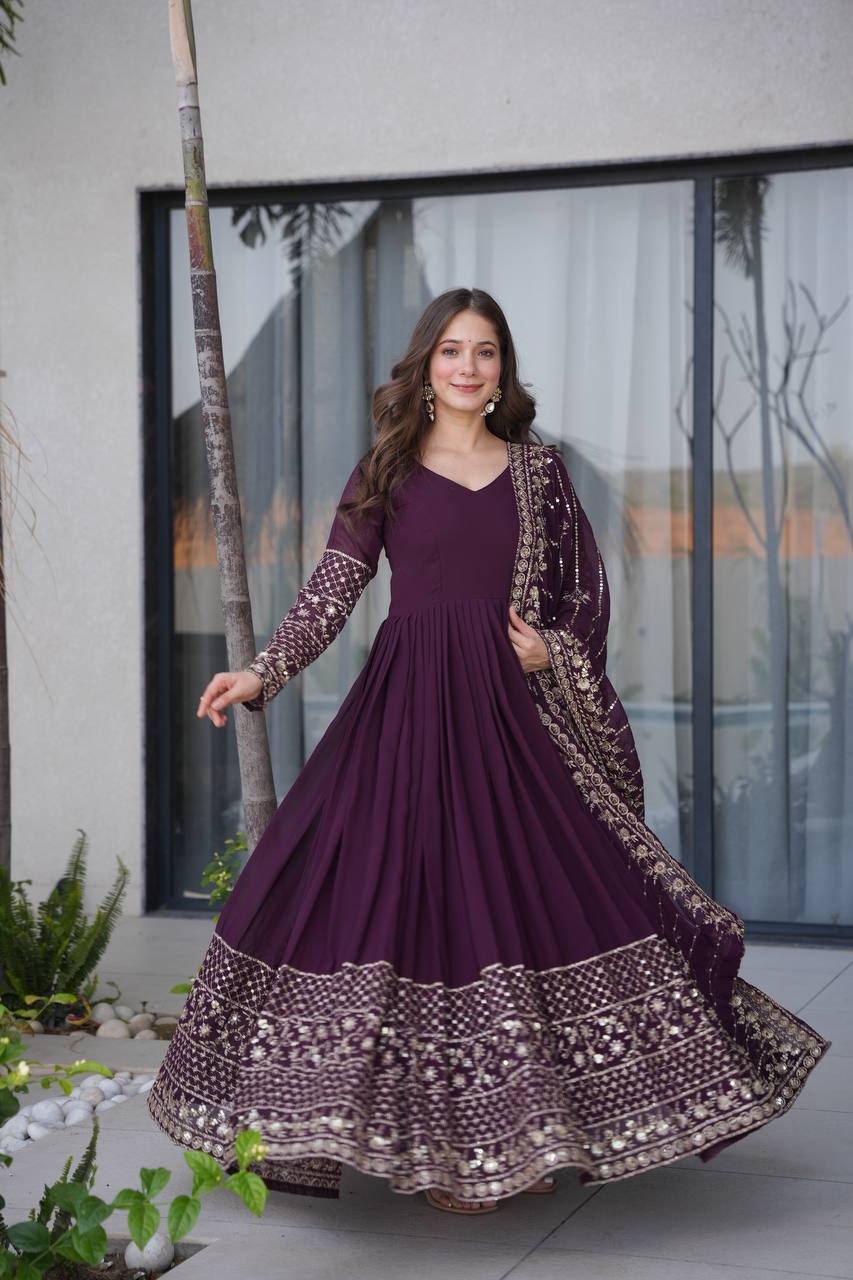 Fashion Meets Tradition in Beautiful Ensembles - Image 3