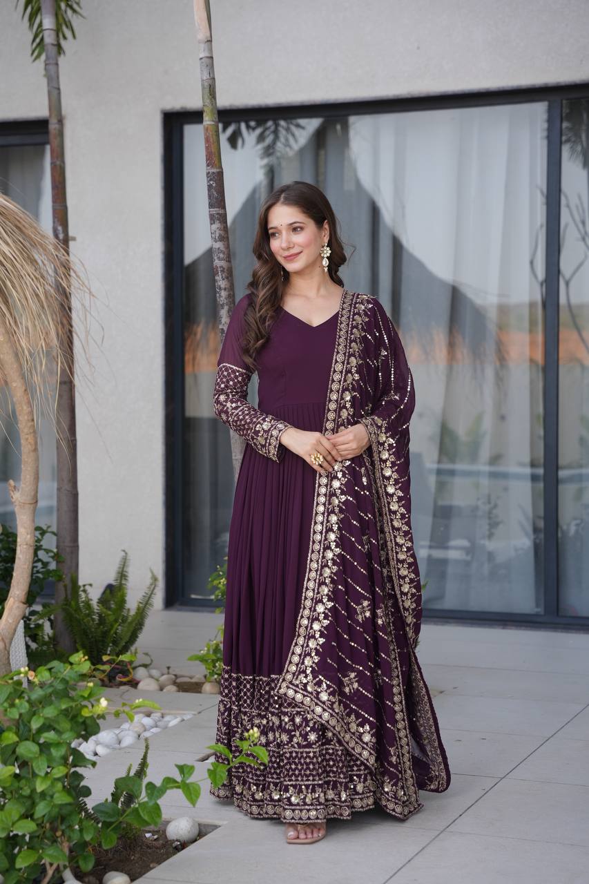 Fashion Meets Tradition in Beautiful Ensembles - Image 4