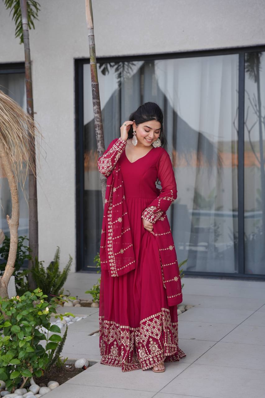 Fashion Meets Tradition in Beautiful Ensembles - Image 7