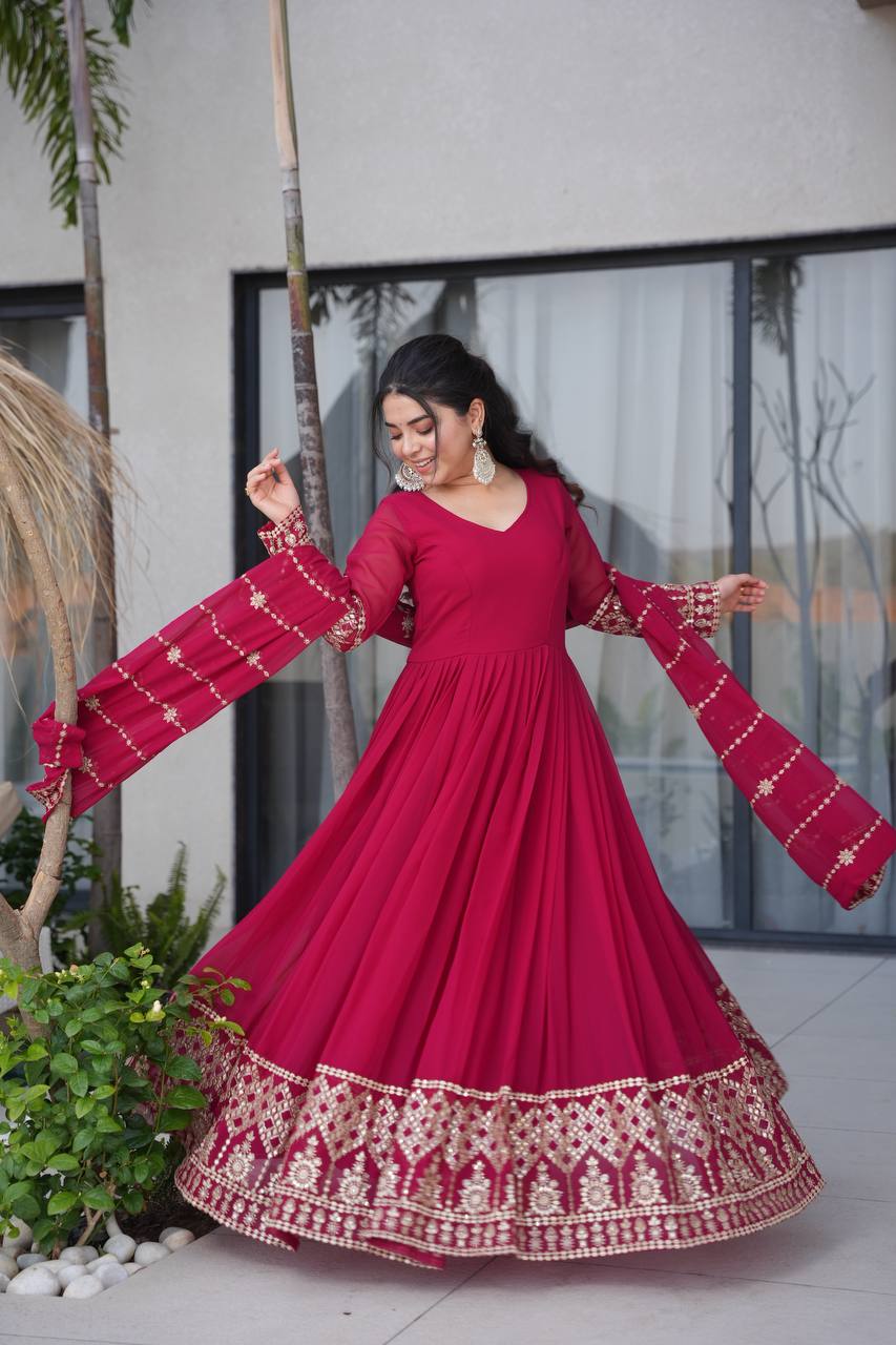 Fashion Meets Tradition in Beautiful Ensembles - Image 9