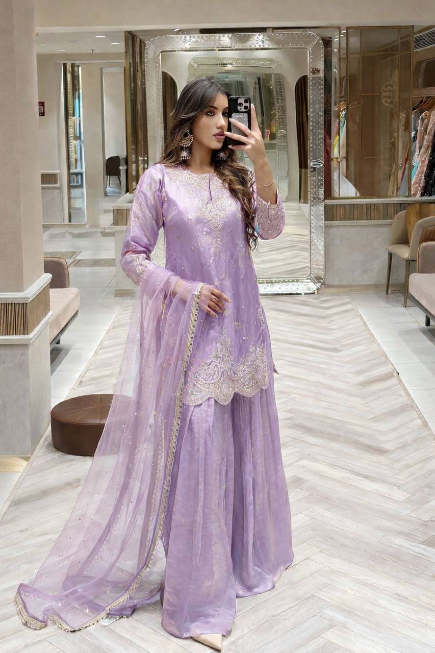 Glamorous Attire for Special Occasions - Image 4