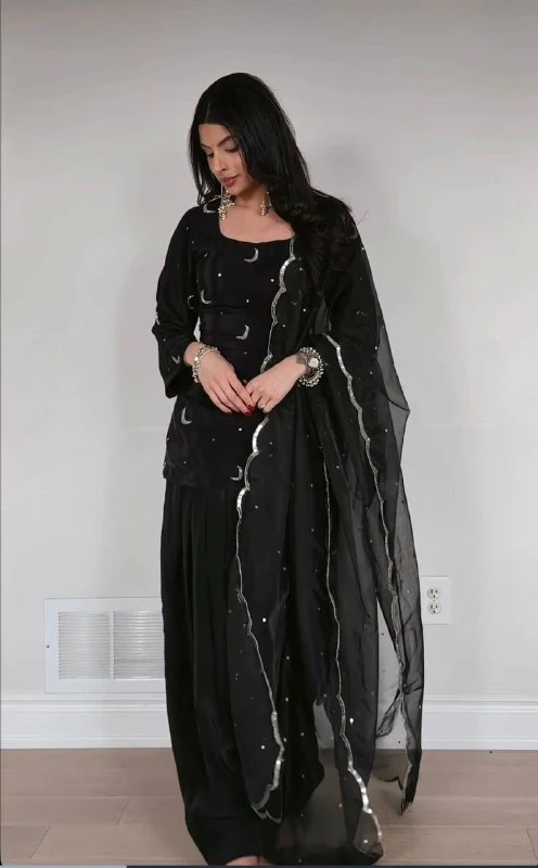 Glamorous Black Outfit with Silver Accents - Image 2