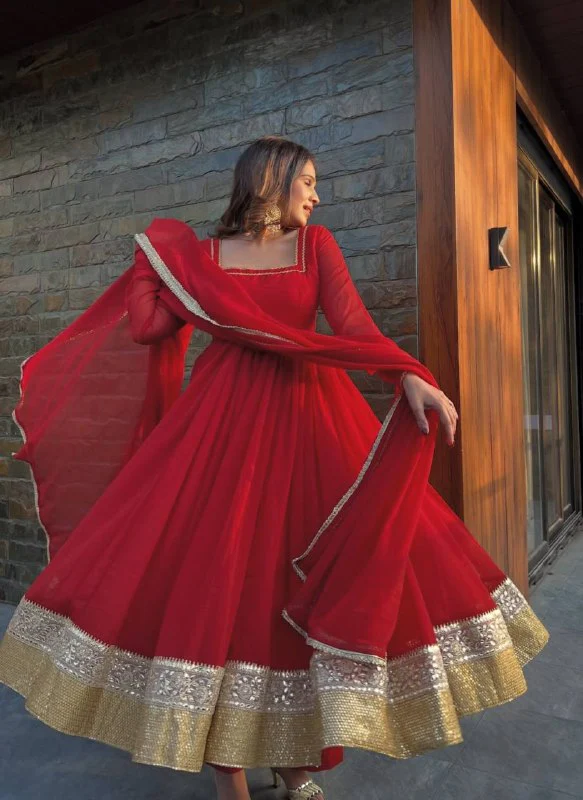 Glamorous Red Ensemble for Festive Occasions - Image 2