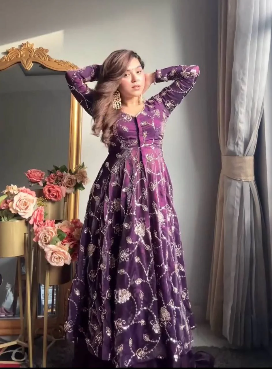 Glamour Unveiled: Drape Yourself in Luxury - Image 3