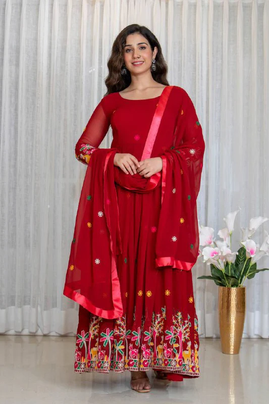 Graceful Red Dress with Stunning Details - Image 5