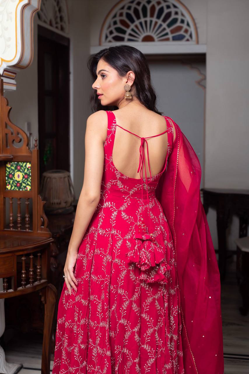 Graceful Red Ensemble for Every Occasion - Image 3