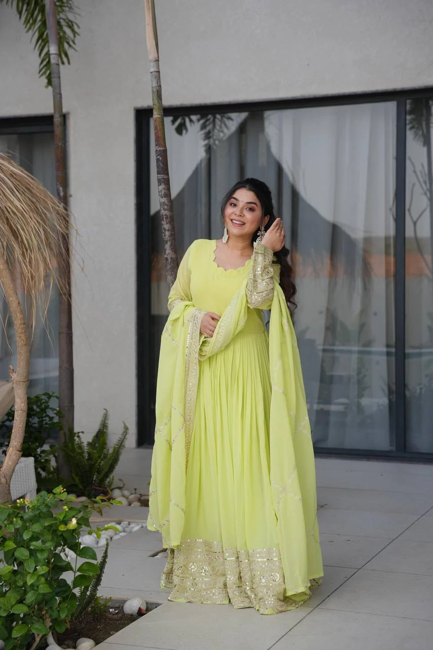 Majestic Attire for Elegant Gatherings - Image 3