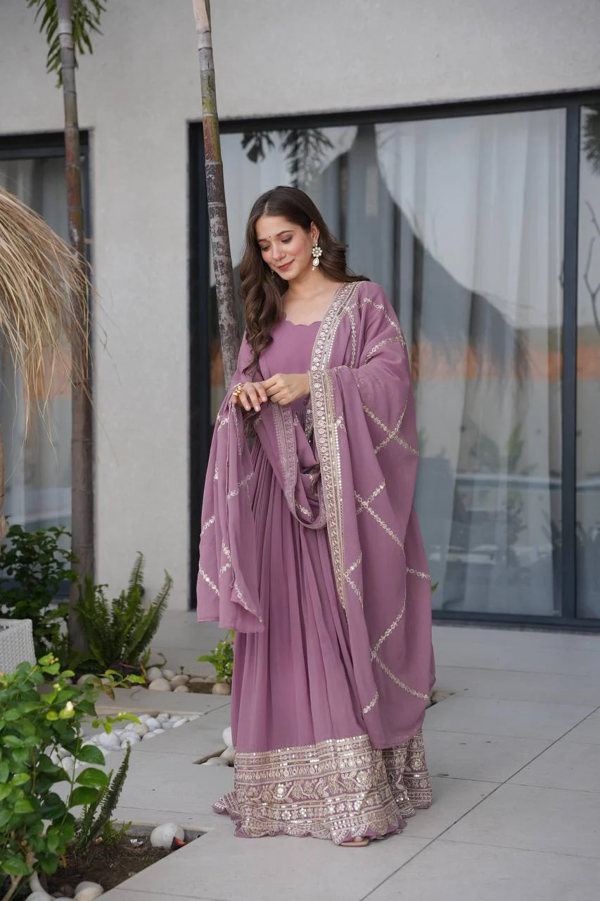 Majestic Attire for Elegant Gatherings - Image 9