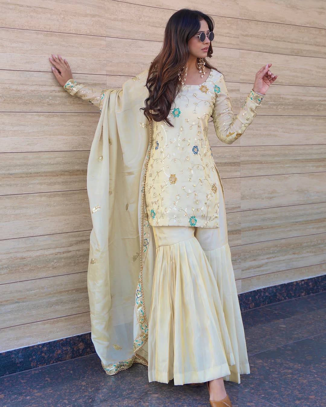 Radiate Beauty with Traditional Charm - Image 2