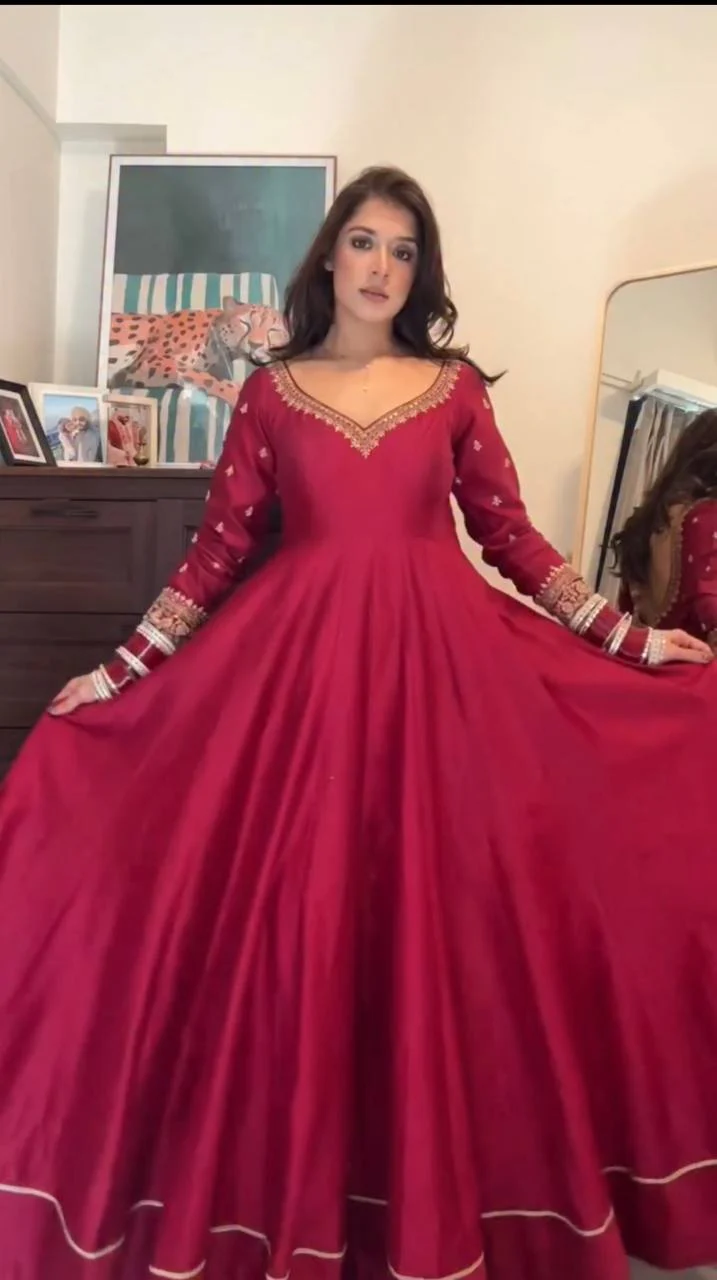 Regal Elegance: The Perfect Ethnic Ensemble - Image 2
