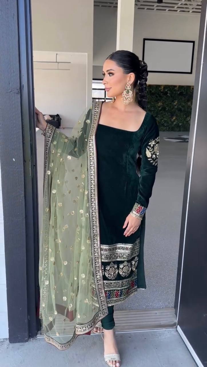 Regal Emerald Velvet Festive Ensemble - Image 2
