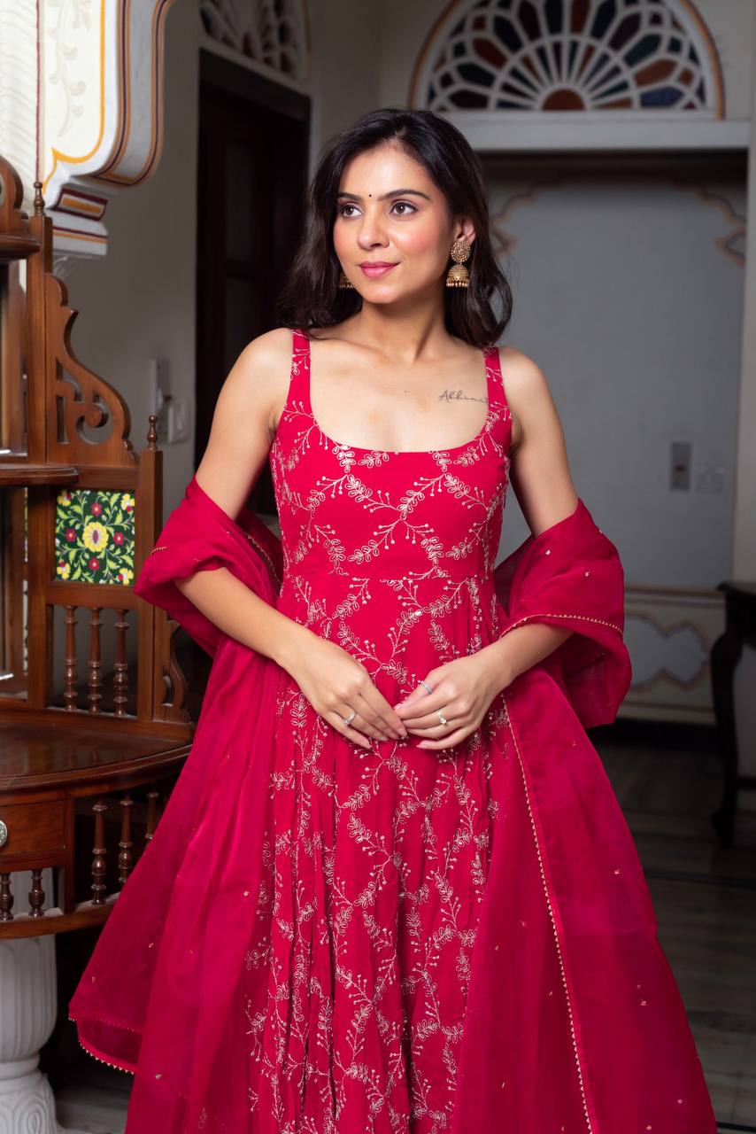 Timeless Beauty: Graceful Red Ethnic Attire - Image 3