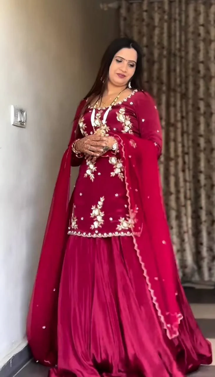 Timeless Beauty in Crimson - Image 4