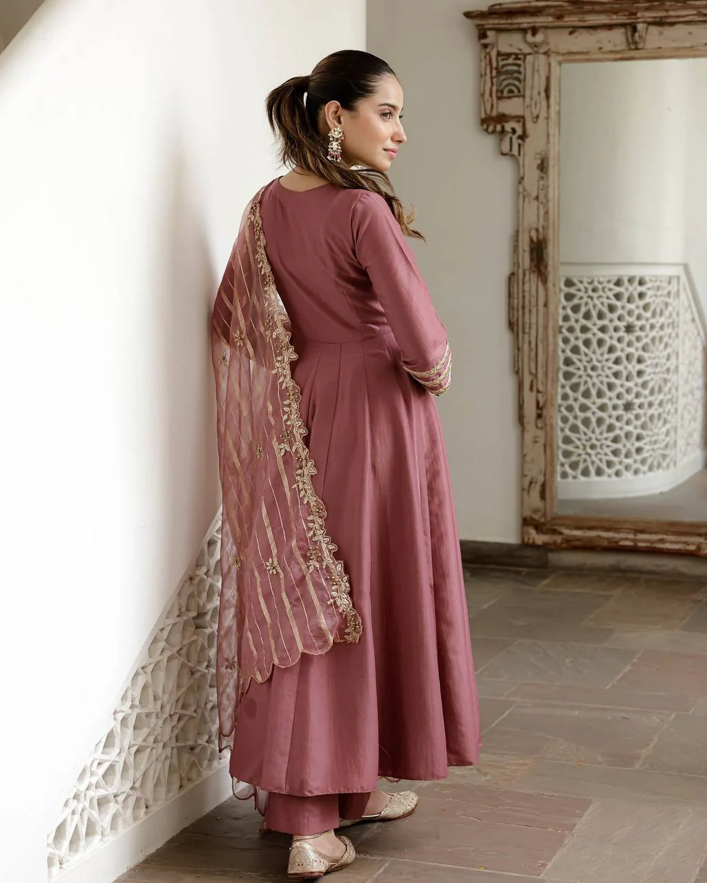 Timeless Beauty in Soft Pink Hues - Image 4