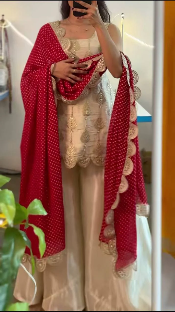 Timeless Beauty in Vibrant Attire - Image 2