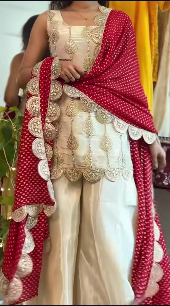 Timeless Beauty in Vibrant Attire - Image 5