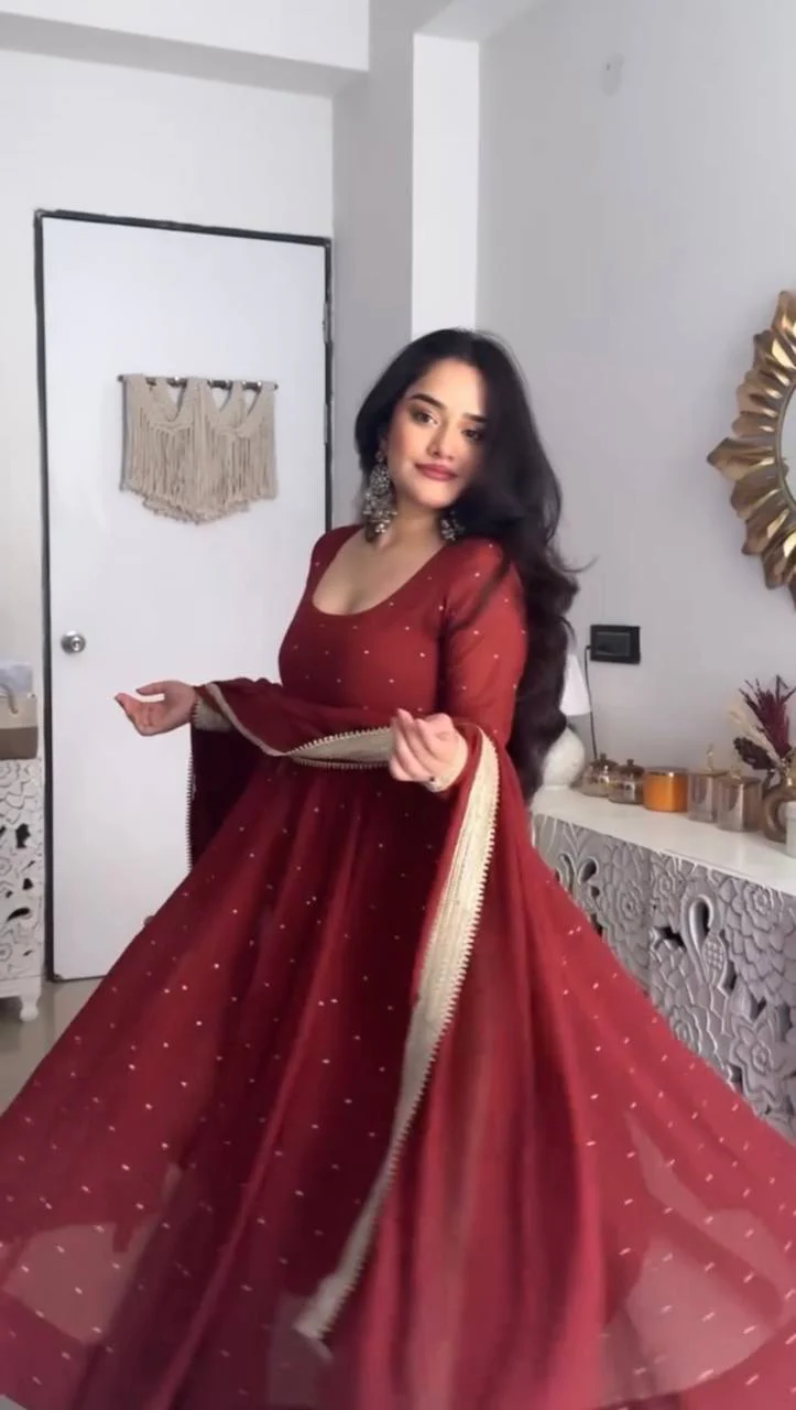 Twirl in Elegance: The Perfect Dress - Image 2